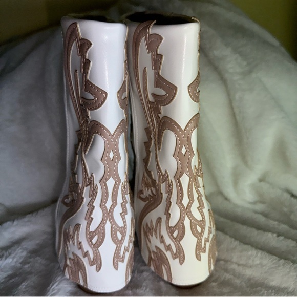 Azalea Wang Esperanza Cowboy Heeled Boot White Beige 6 Bohemian Country Concert - Picture 9 of 14